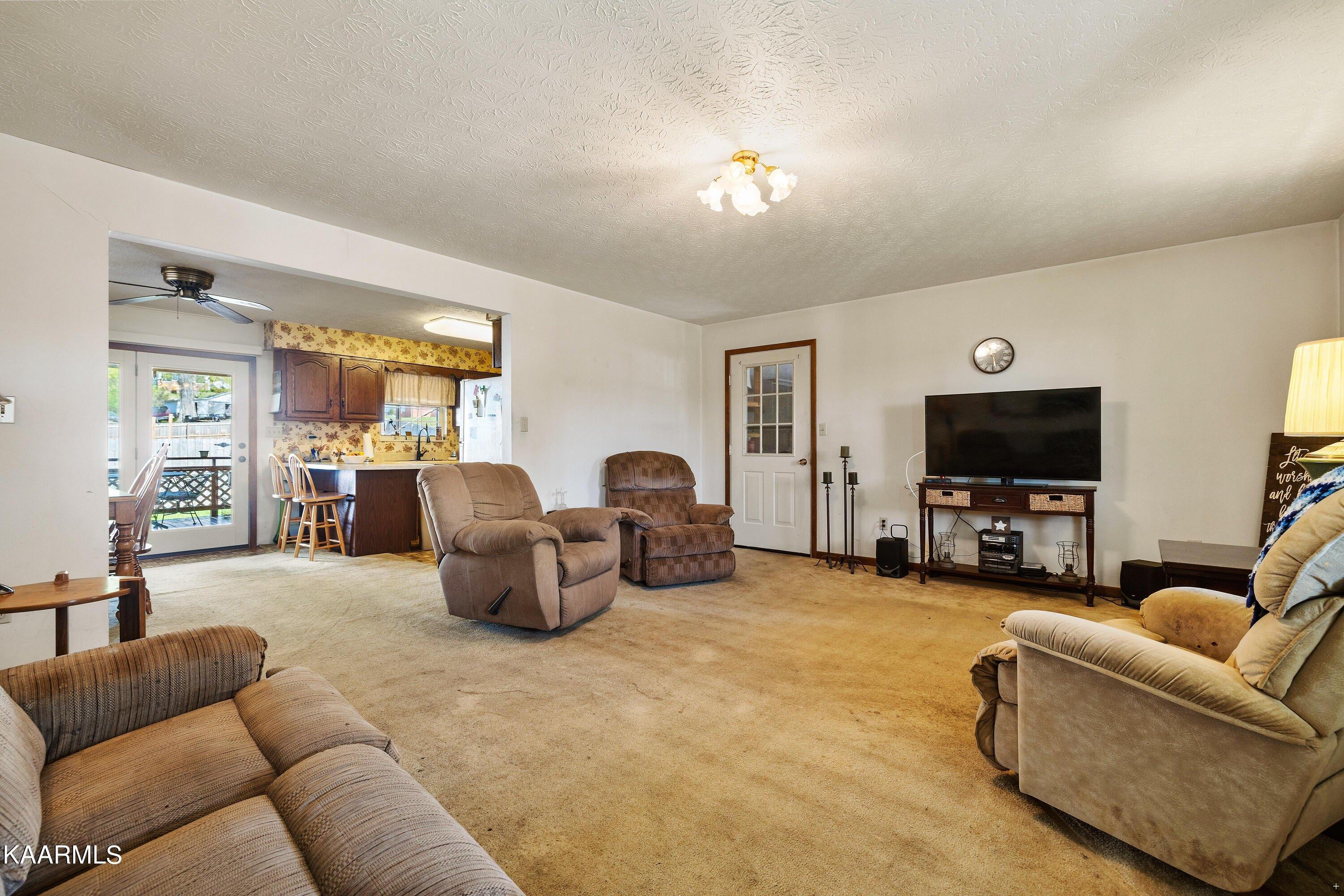 Medaris St, Clinton, TN 37716