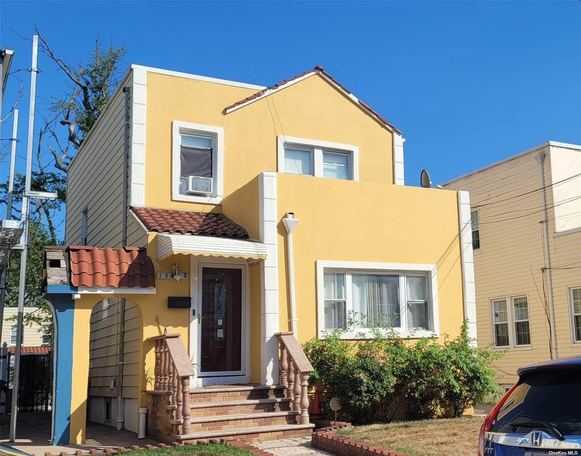 230th St, Laurelton, NY 11413