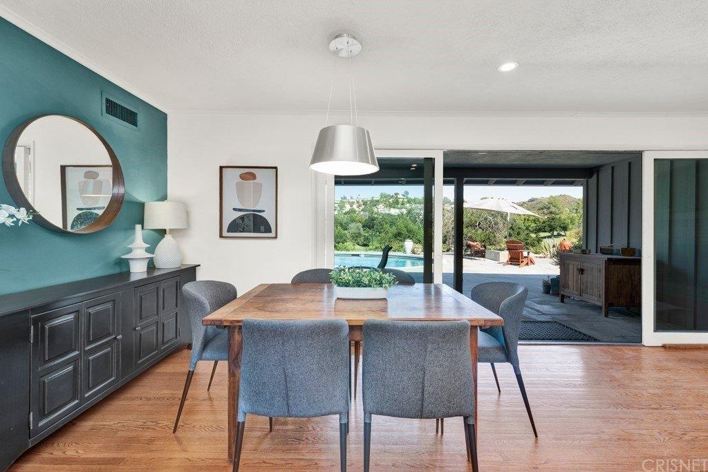 Canoga Ave, Woodland Hills, CA 91364