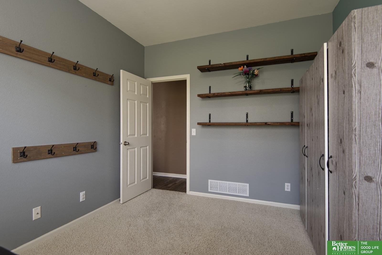 S River Rock Dr, Papillion, NE 68046