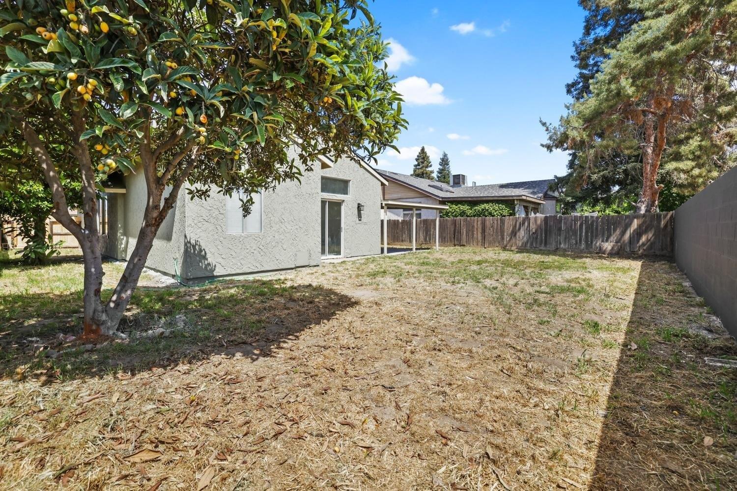 W Petunia St, Farmersville, CA 93223