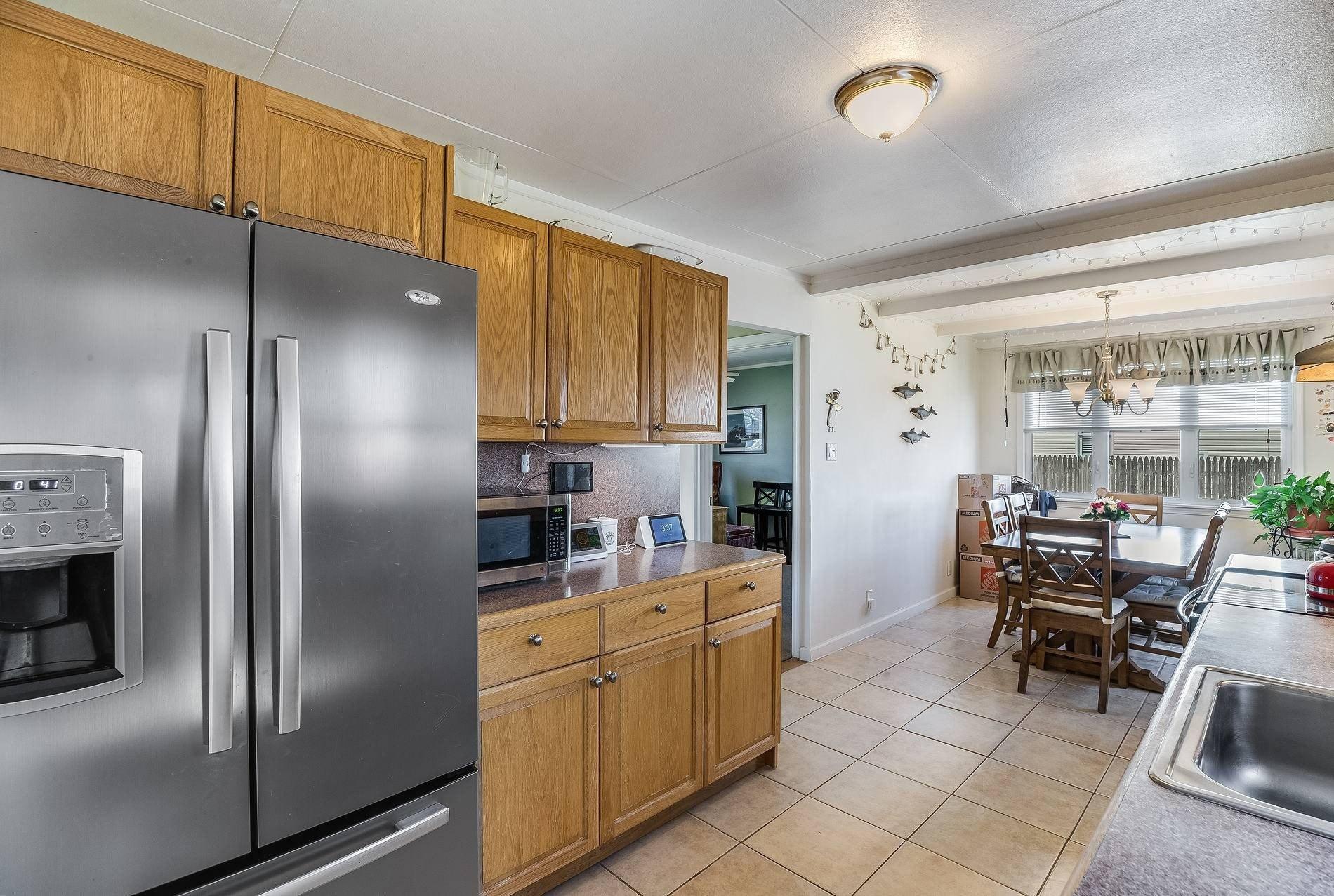 Halycon Rd, Lindenhurst, NY 11757