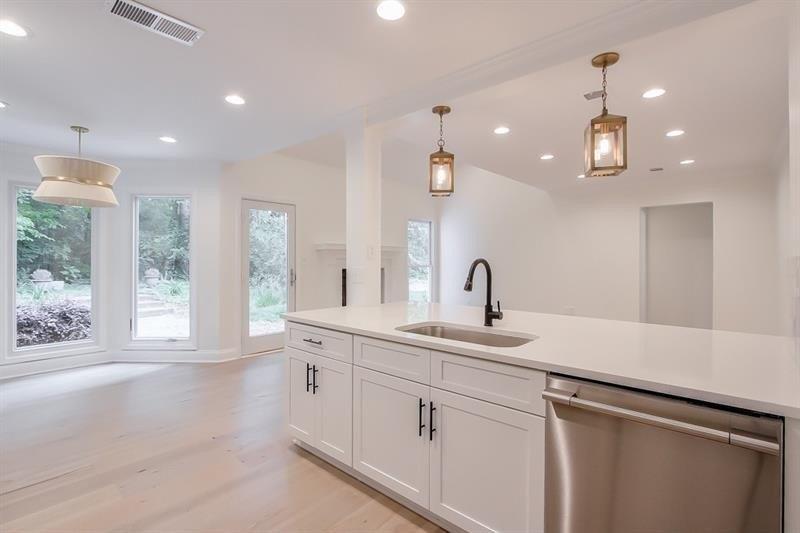 Mayfield Cir, Alpharetta, GA 30009