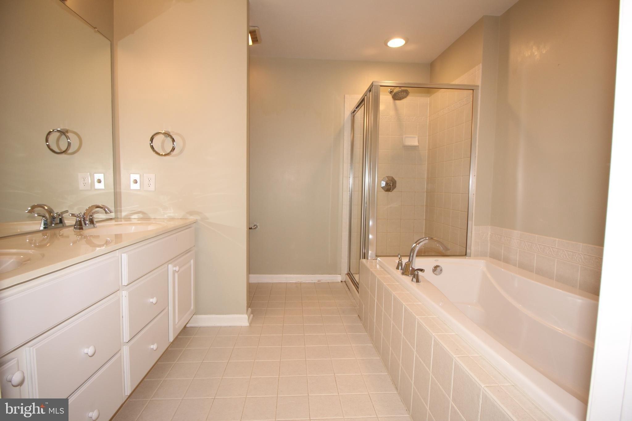 Westford Dr, Medford, NJ 08055