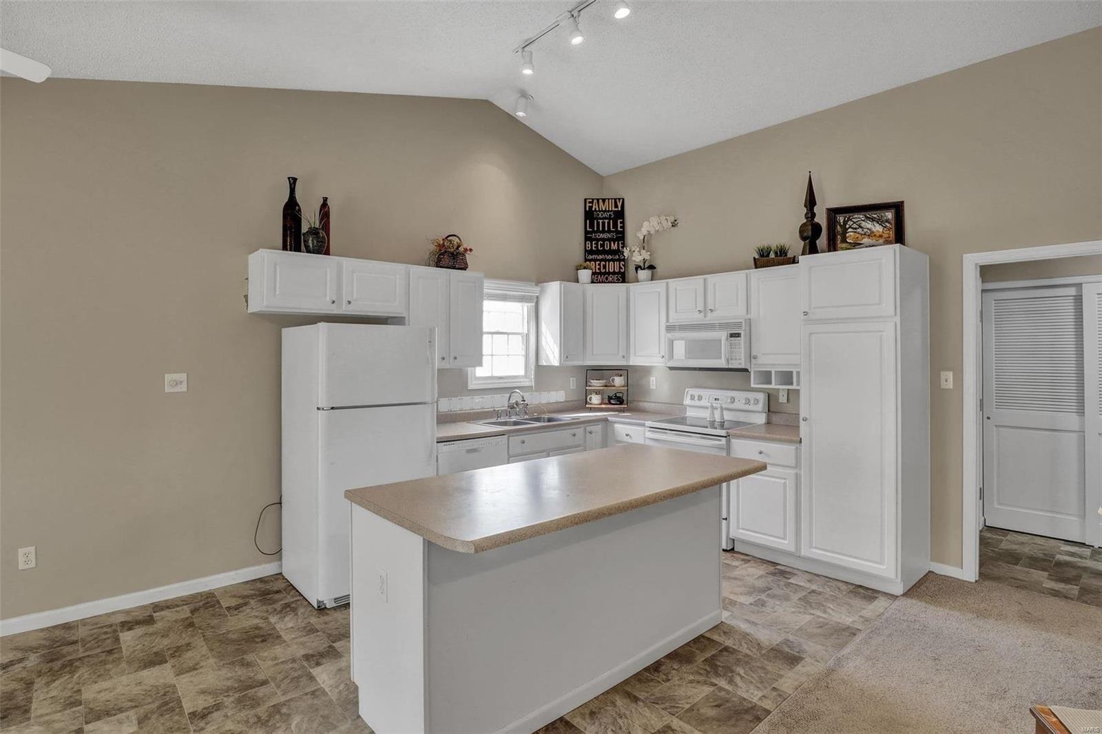 Gregory Ct, Wentzville, MO 63385