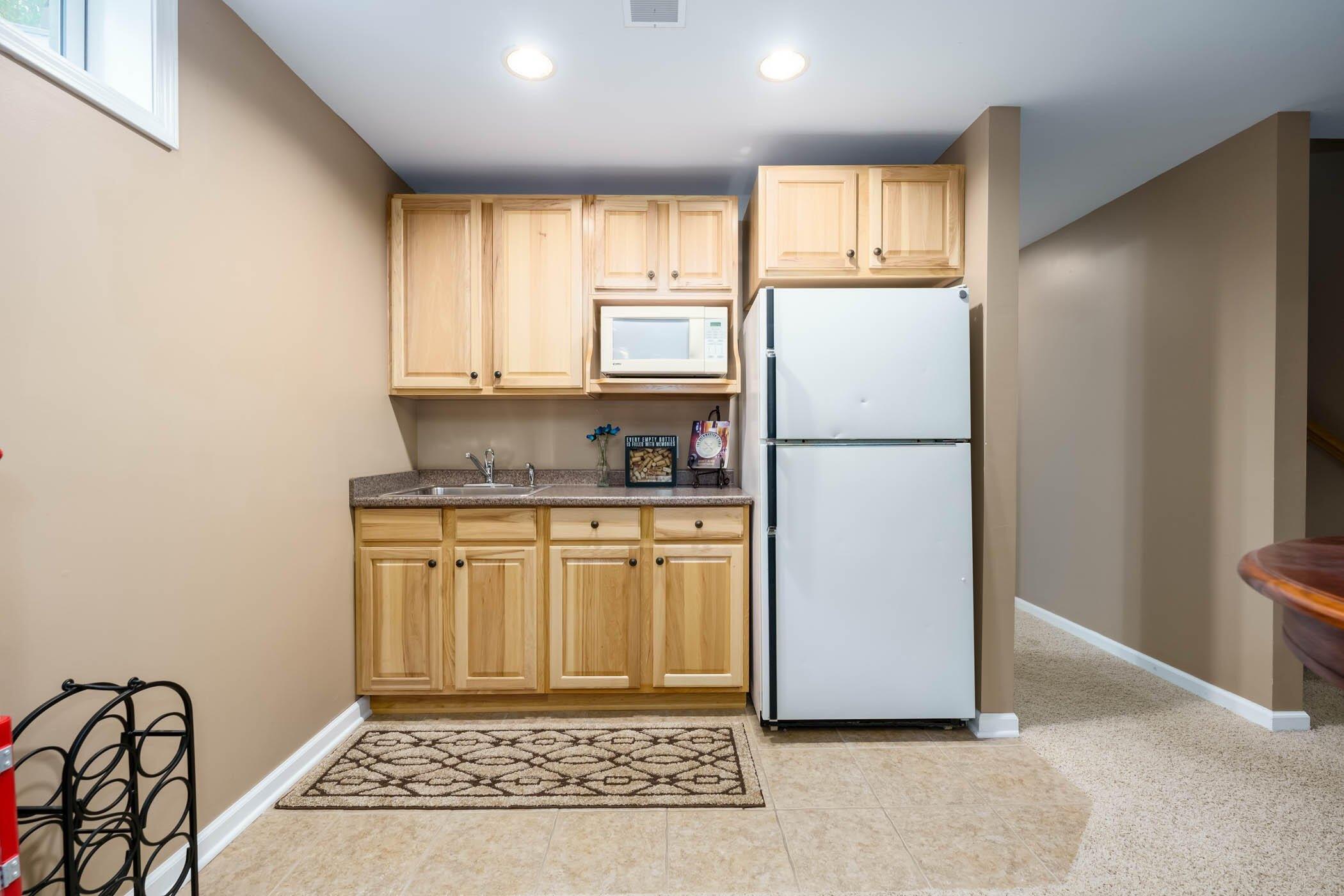 Orangeview Dr, Portage, MI 49024