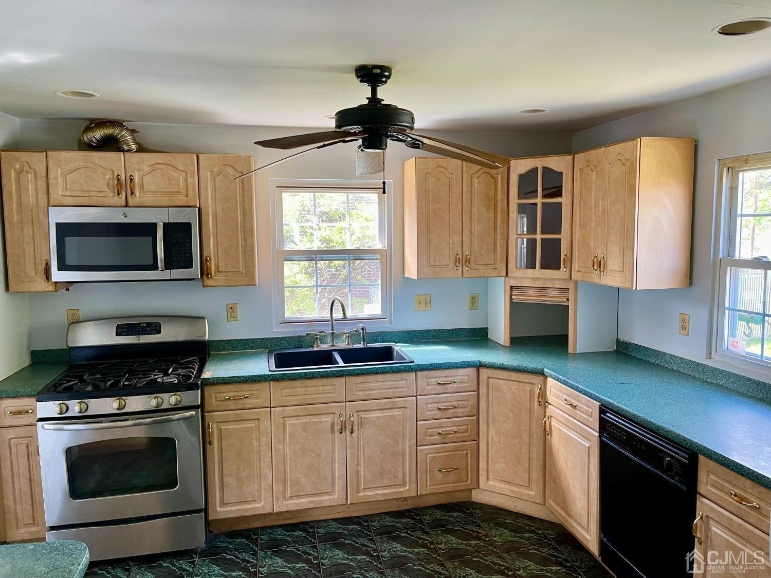 Lincoln Ave, Carteret, NJ 07008