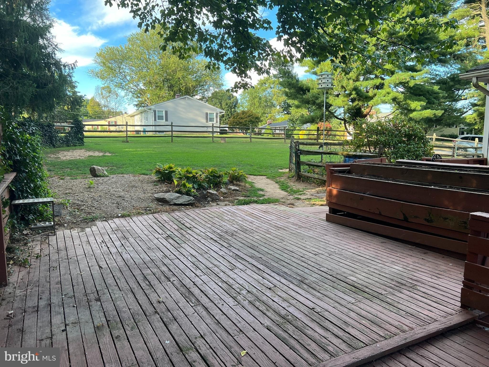 W Hemlock Dr, Sykesville, MD 21784