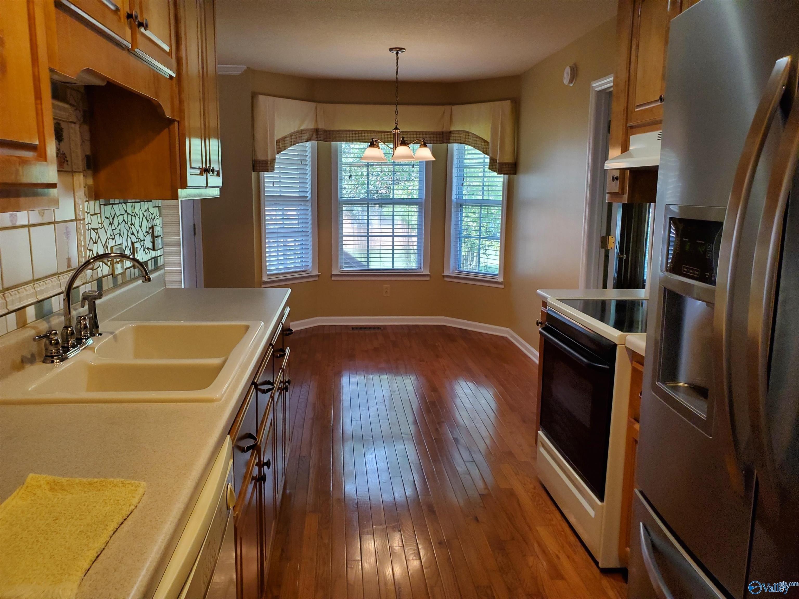 E Charlotte Ave, Scottsboro, AL 35768
