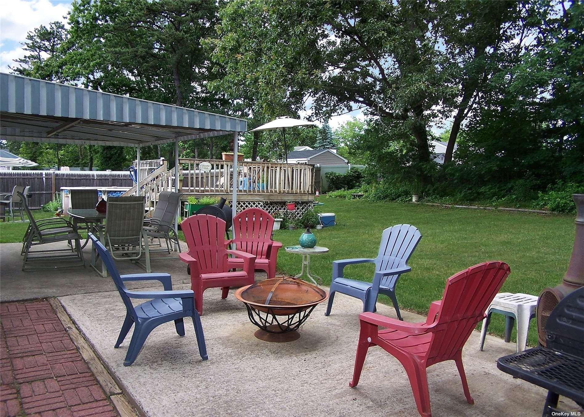 Groton Ln, Coram, NY 11727