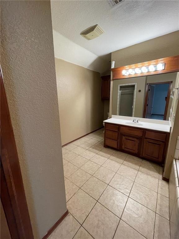 Loch Ln, Oklahoma City, OK 73115