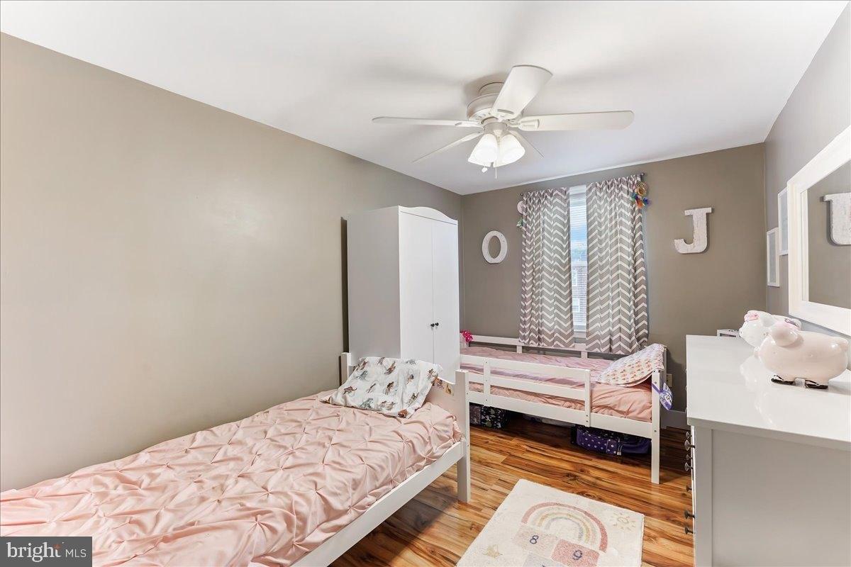 Oakwood Dr, Glenolden, PA 19036