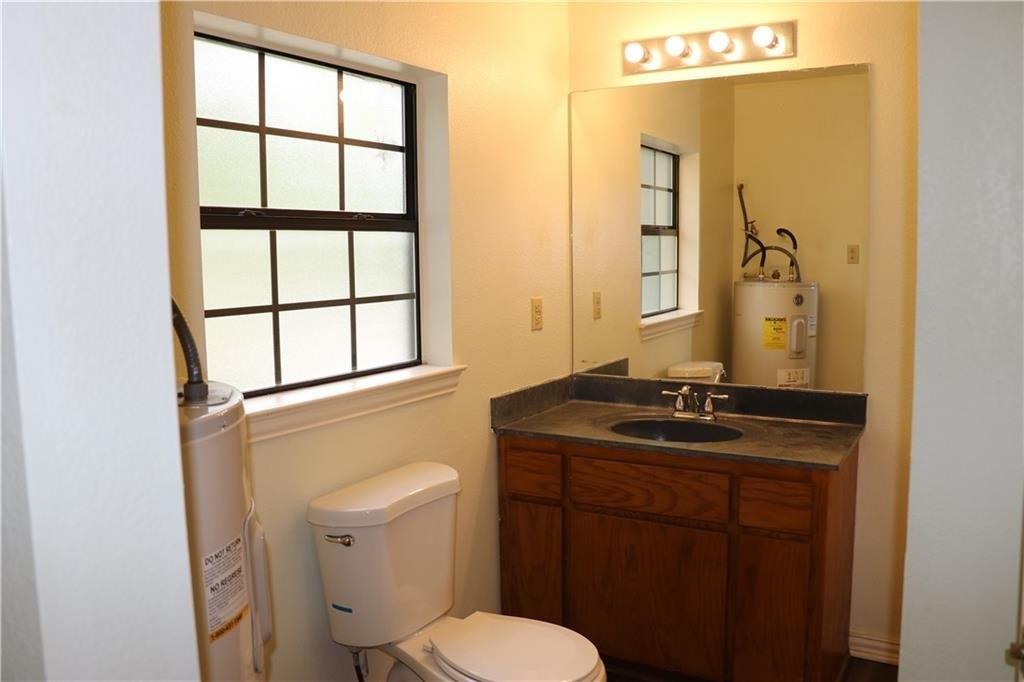 W Goddard St, West, TX 76691