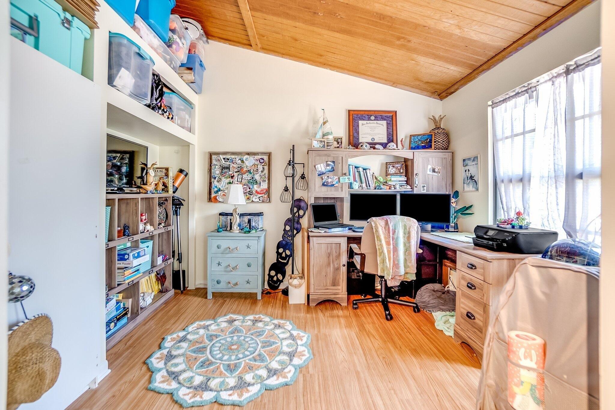Peach Ct, Pembroke Pines, FL 33026