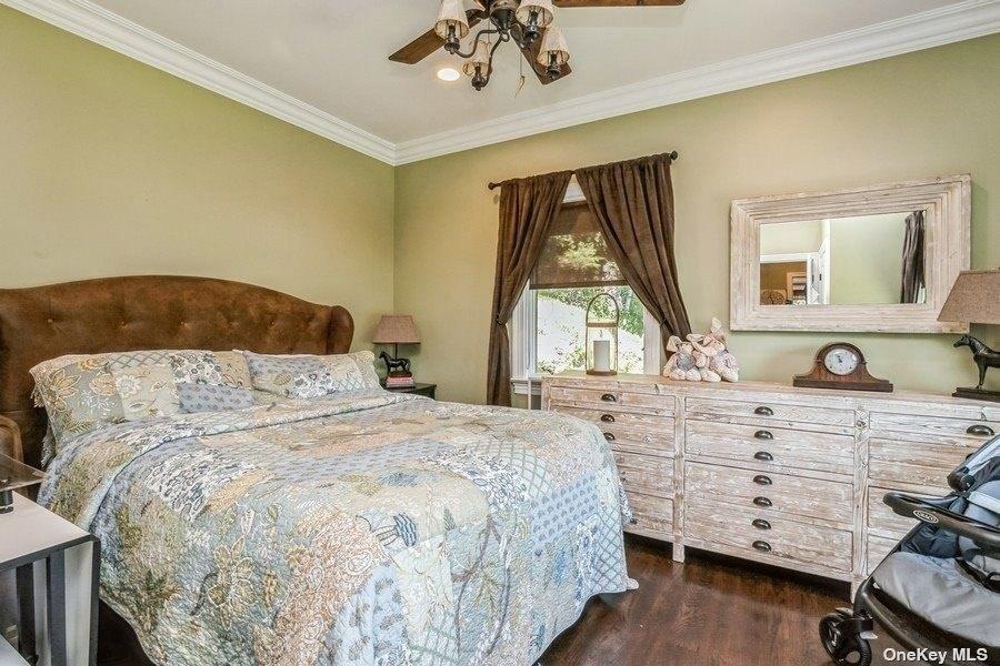 Riverview Ter, Smithtown, NY 11787