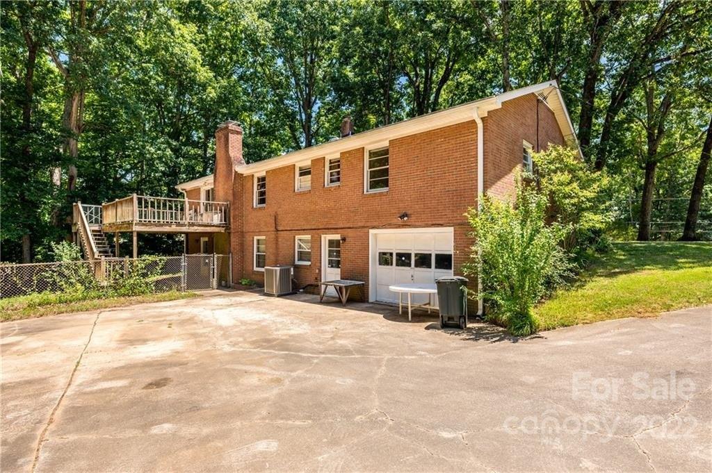 Lumarka Dr, Charlotte, NC 28212