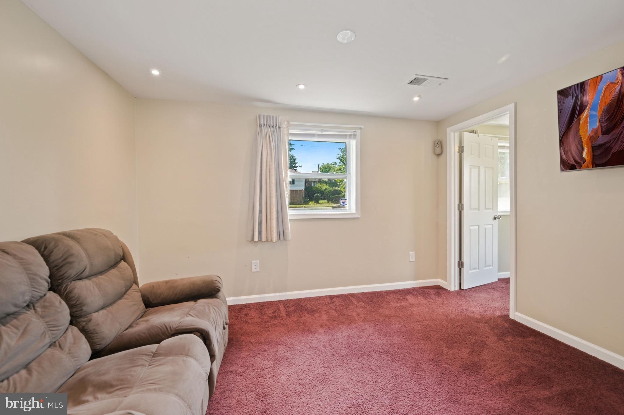 Iona Ter, Capitol Heights, MD 20743