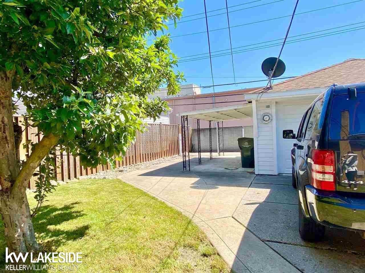 Doremus St, Saint Clair Shores, MI 48080