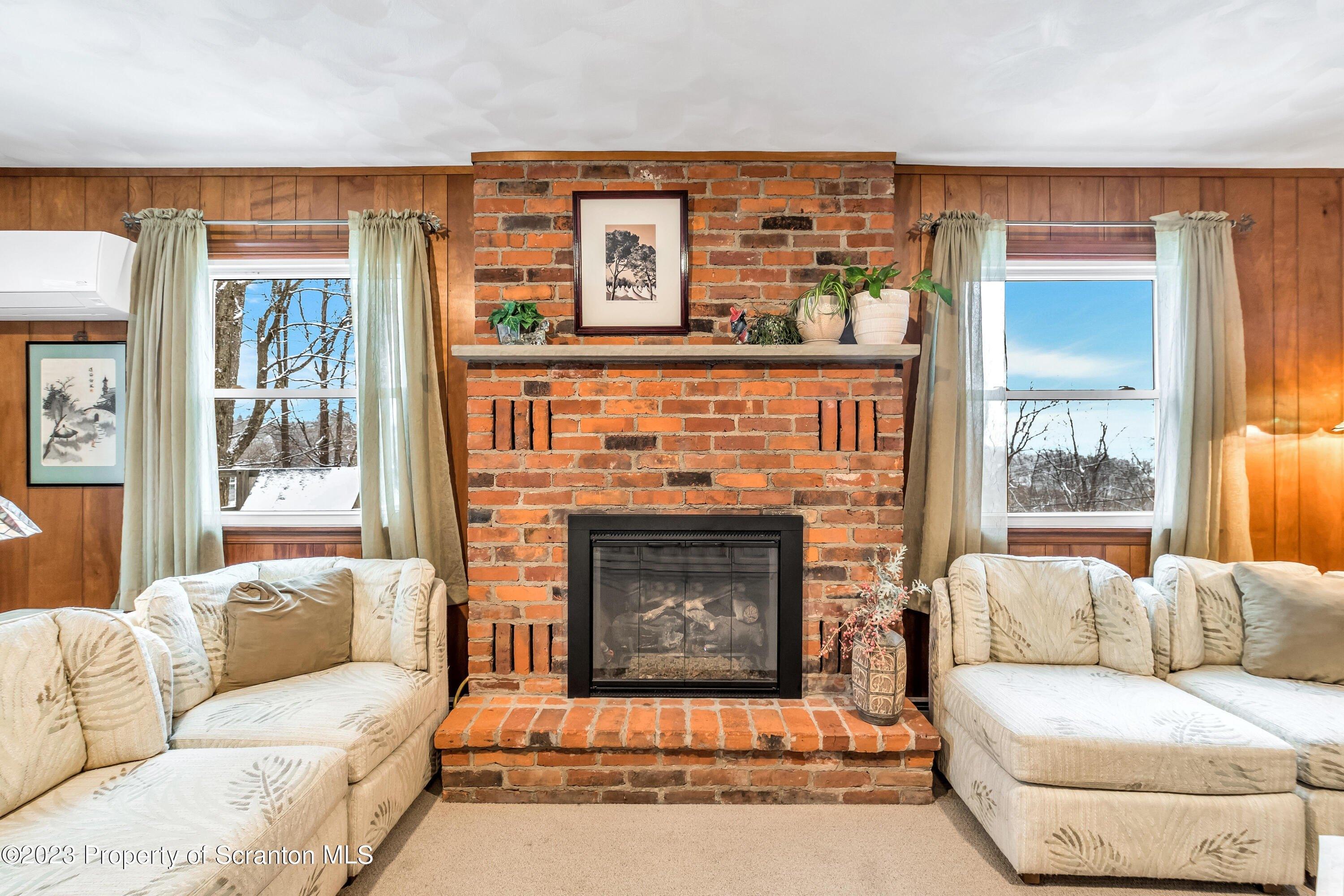 Woodside Dr, Clarks Summit, PA 18411
