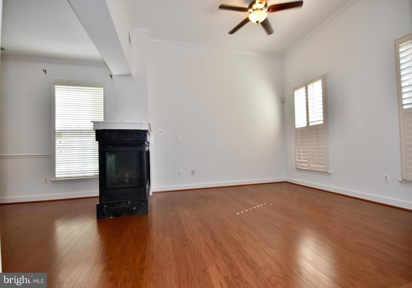 Moonen Bay Ln, Bristow, VA 20136