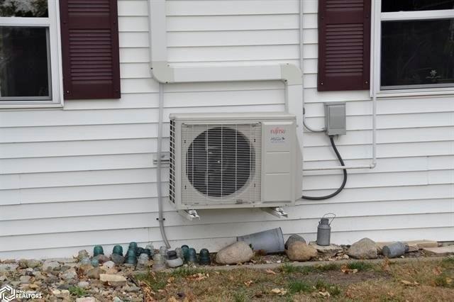 15th St, Belle Plaine, IA 52208