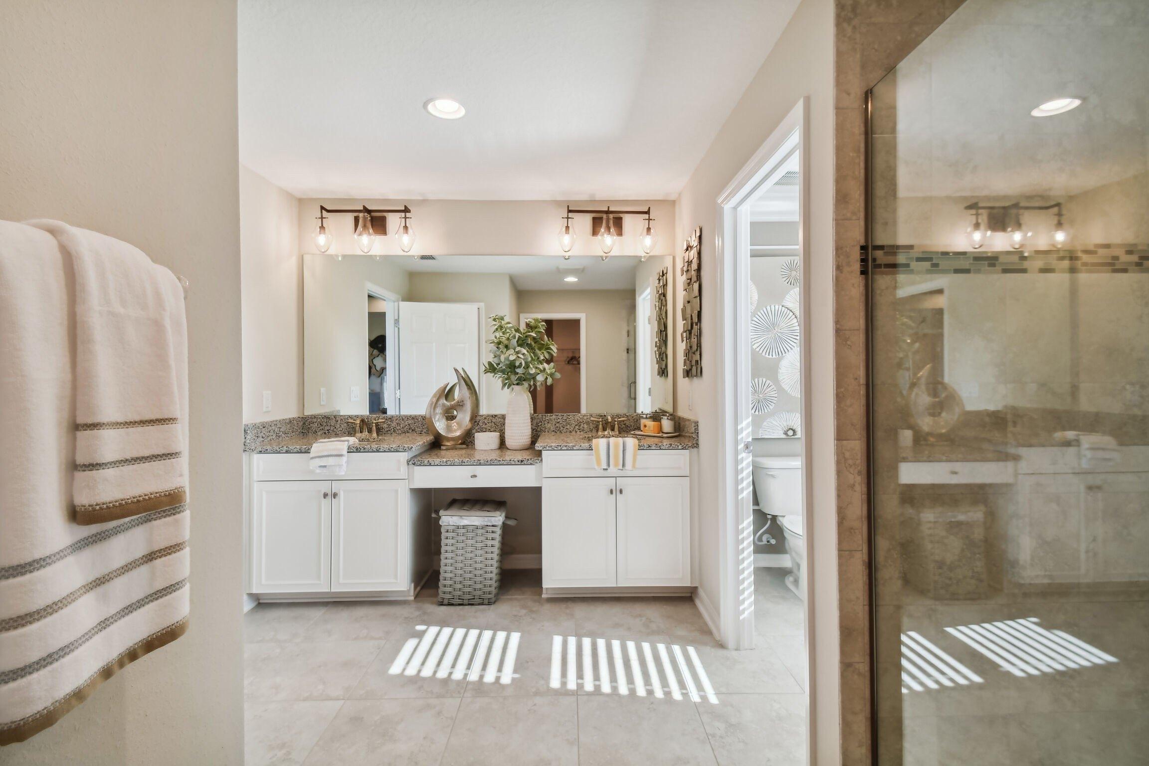 Adams Cross Dr, Zephyrhills, FL 33540