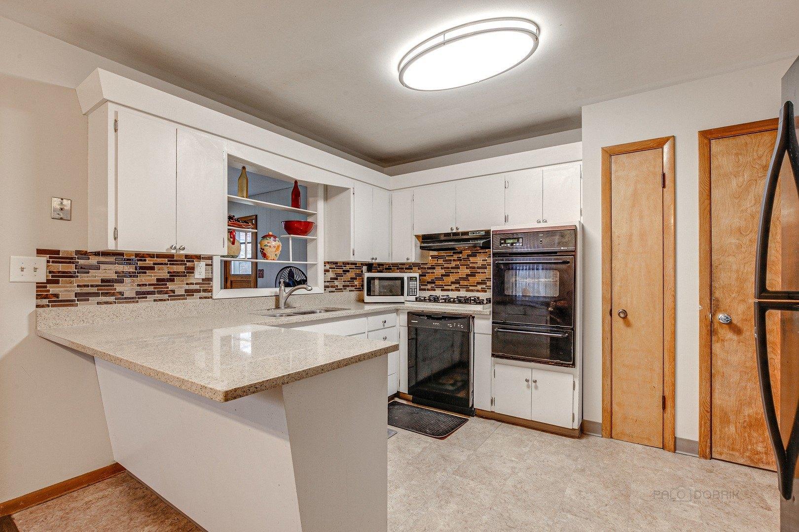 Whitney Ave, Winthrop Harbor, IL 60096