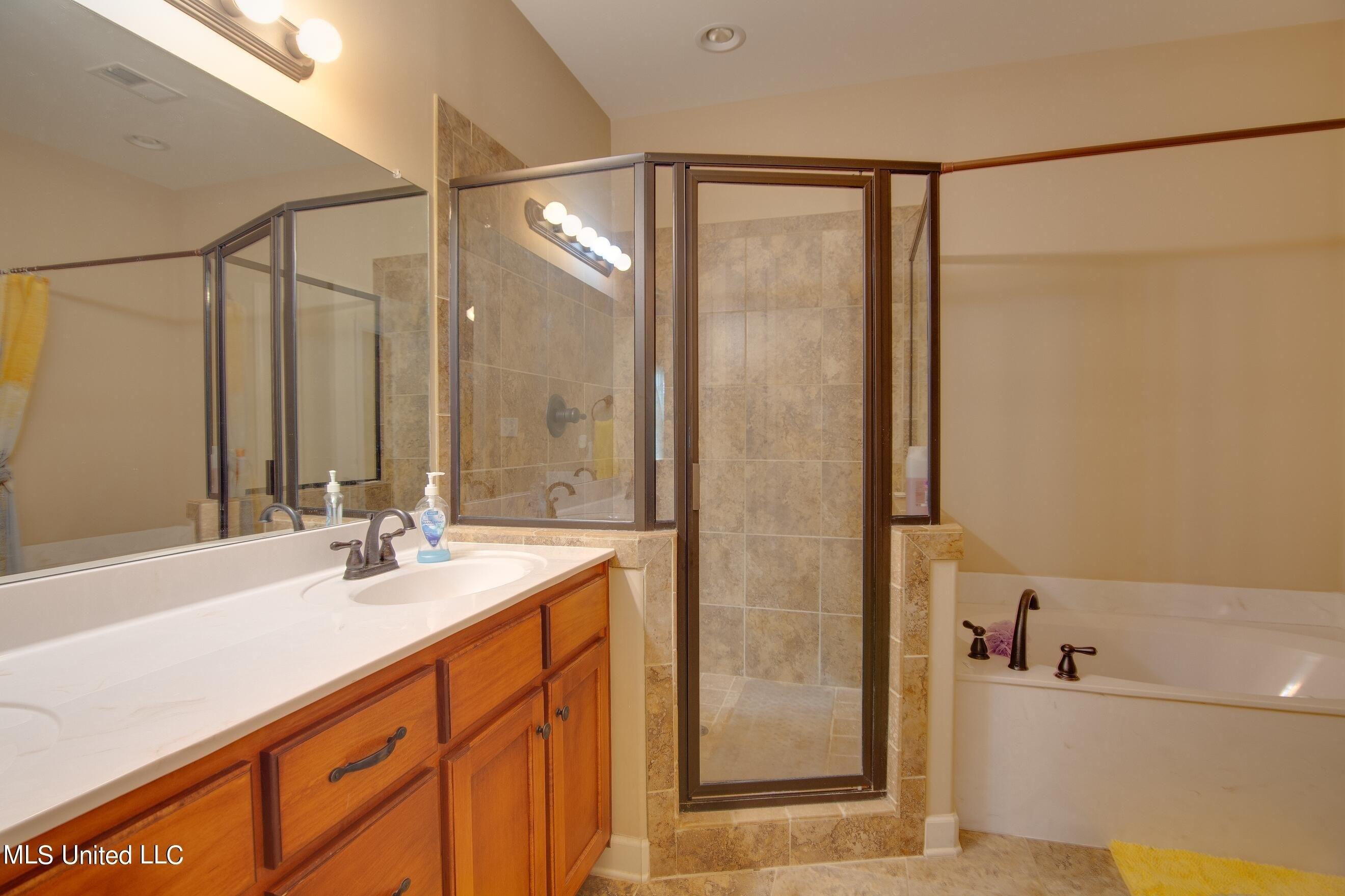 Russum Dr, Southaven, MS 38672