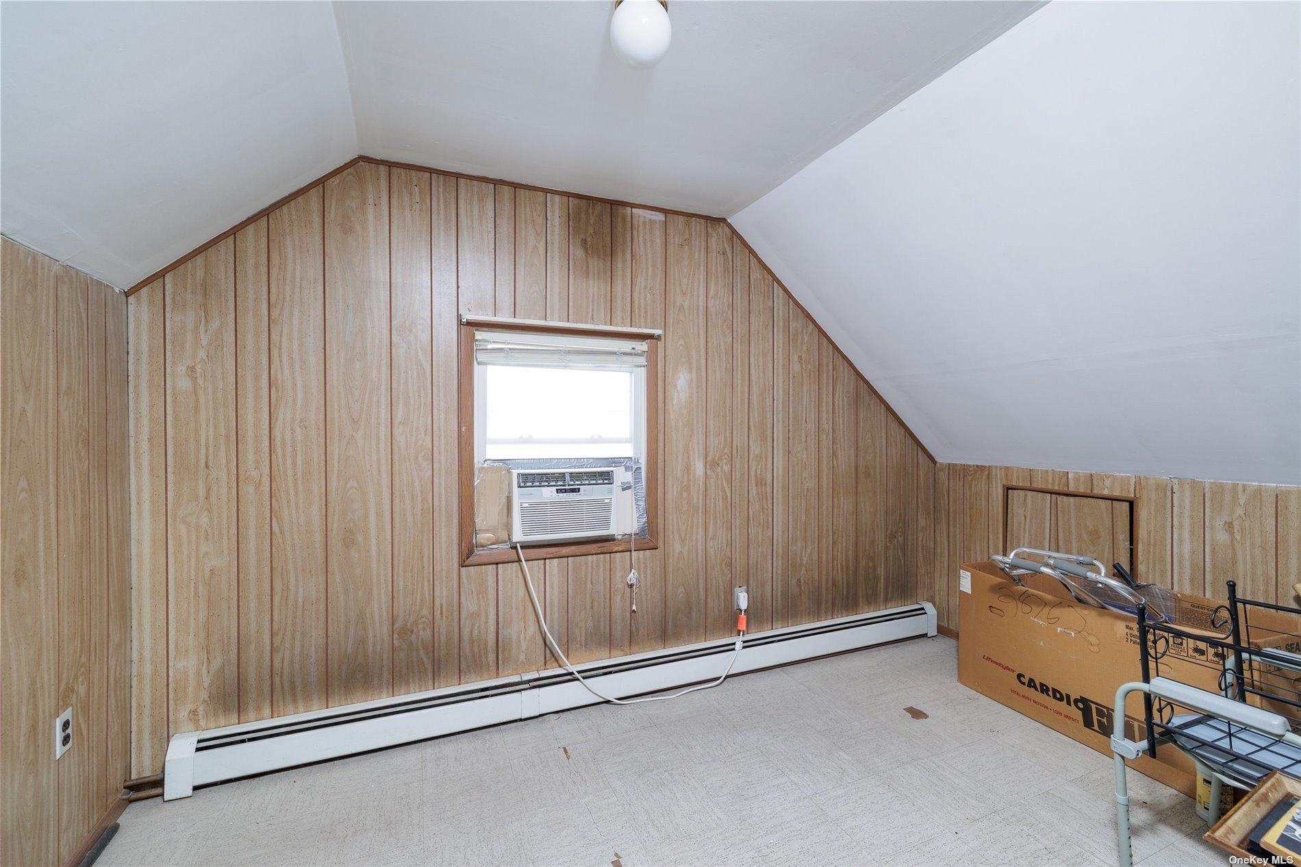 Division Ave, Levittown, NY 11756