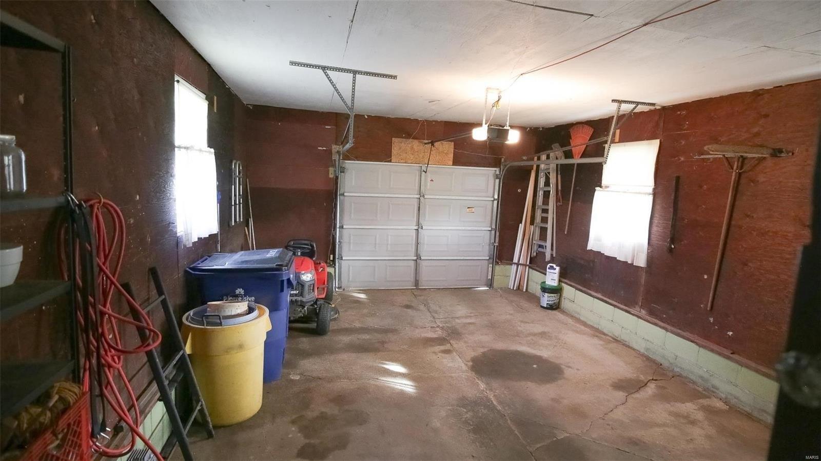 Sunshine Dr, Festus, MO 63028