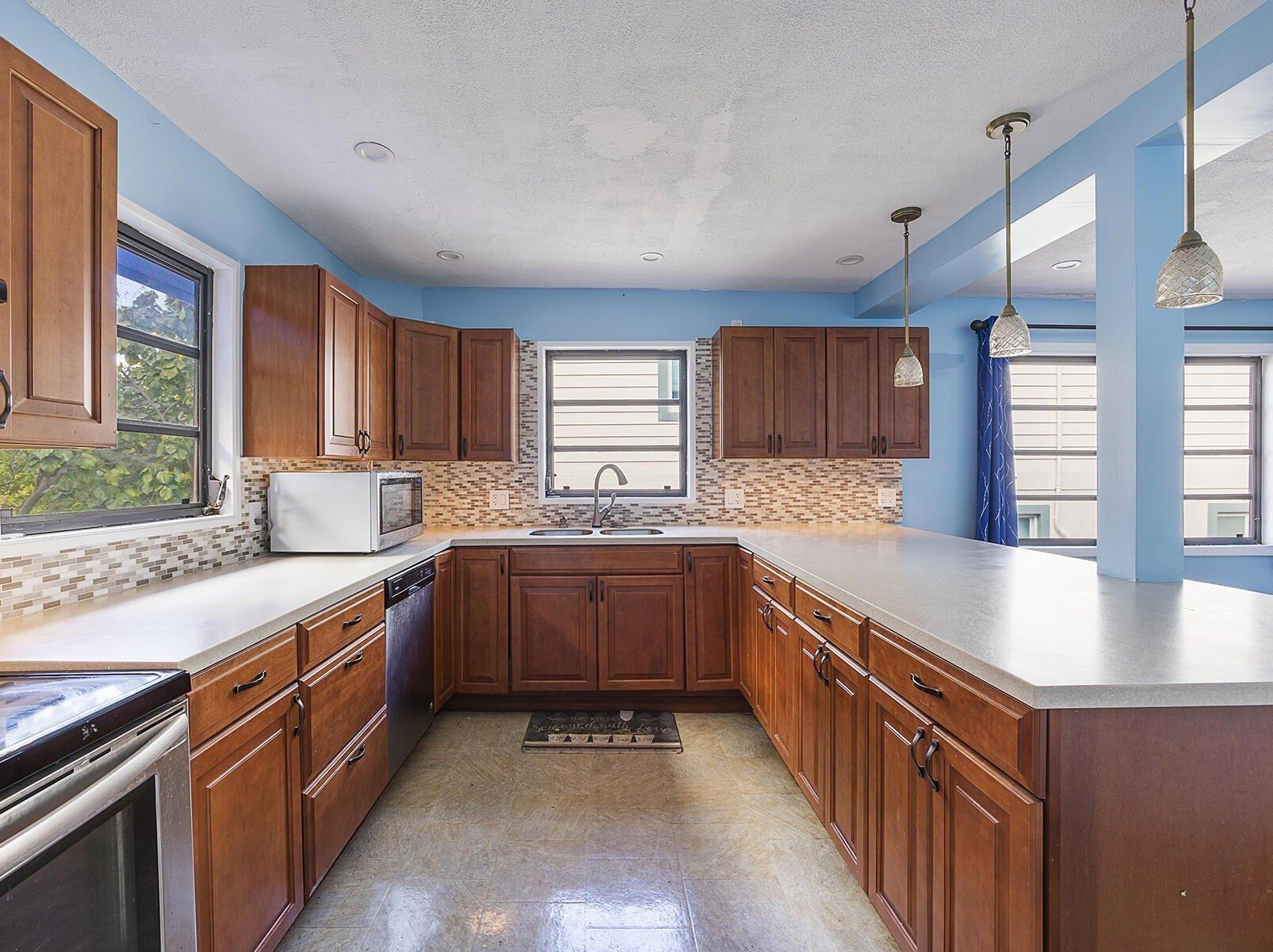 Sebring Dr, Tavernier, FL 33070