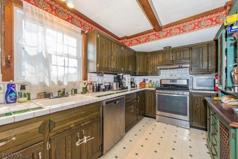 W Gibbons St, Linden, NJ 07036