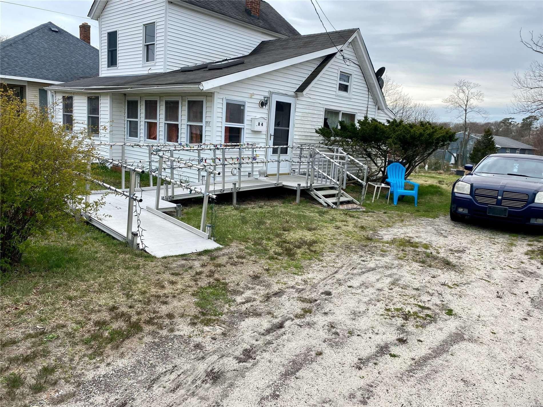 Chapel Ave, East Patchogue, NY 11772