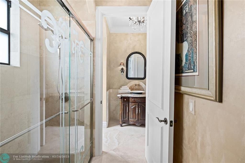 Ne 24th Ter, Lighthouse Point, FL 33064