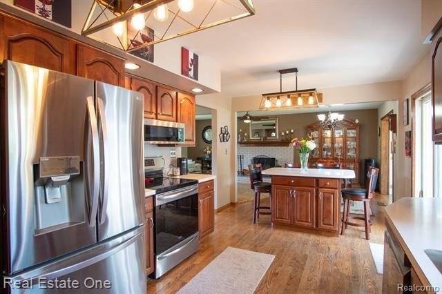 Waterway Dr, Grosse Ile, MI 48138