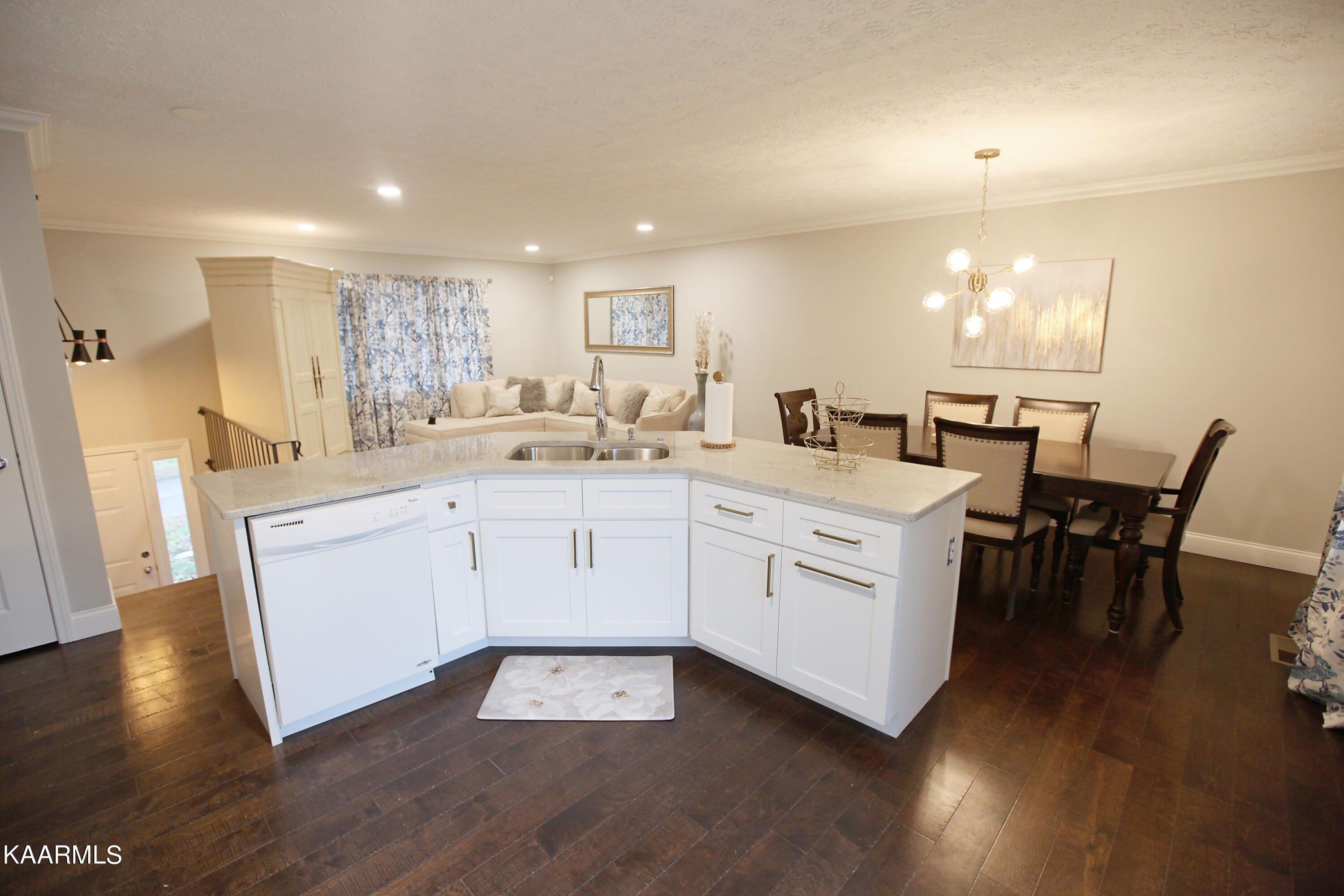 Laurel Woods Dr, Knoxville, TN 37921