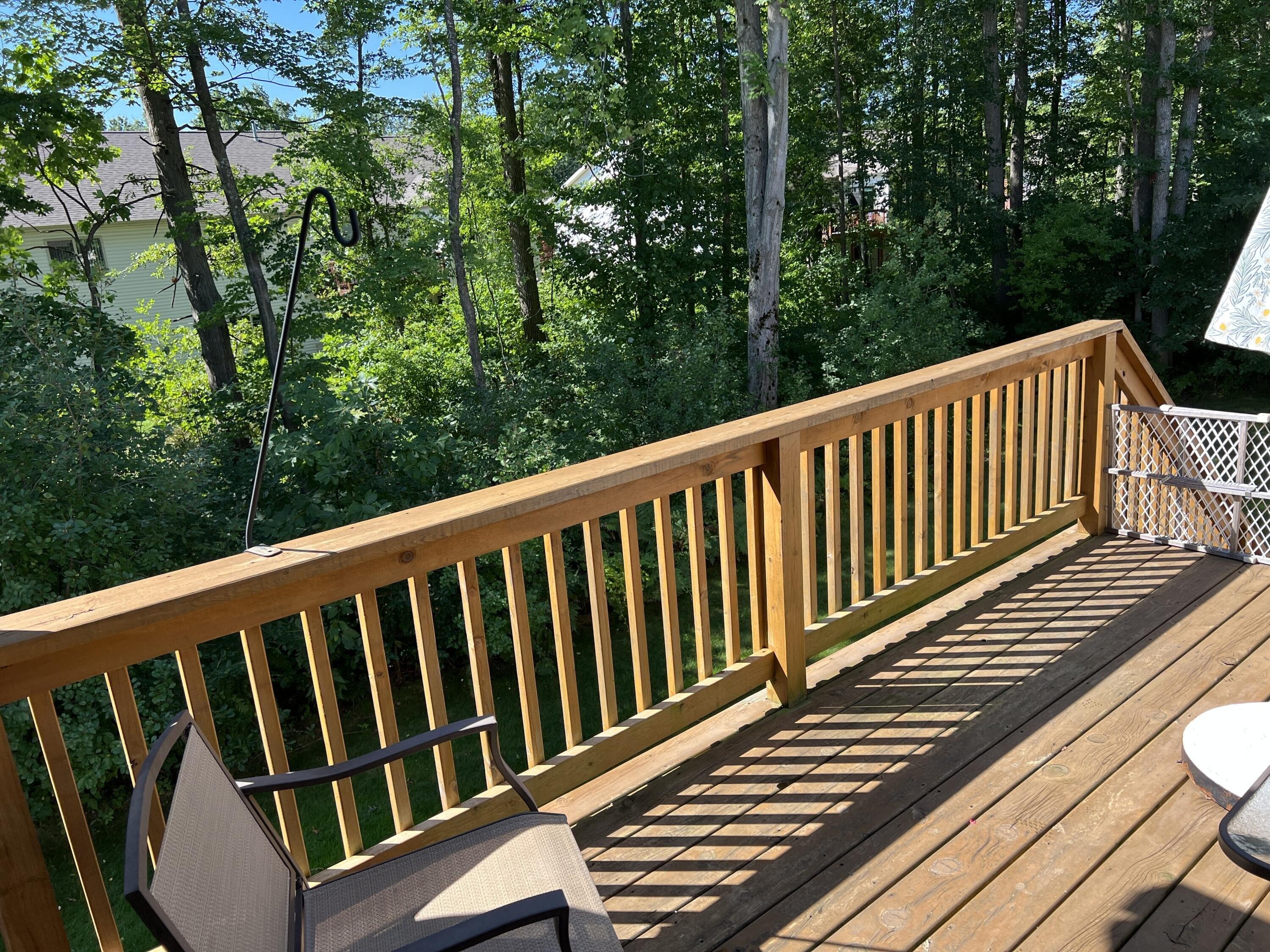 N Sandalwood Cir, Norton Shores, MI 49441