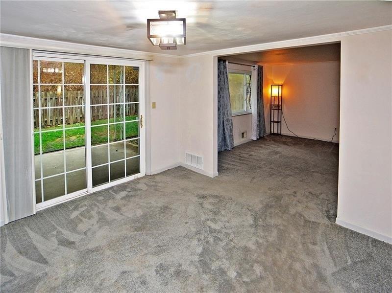 Sharon Dr, Pittsburgh, PA 15221
