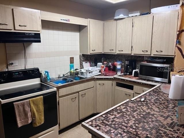 N Betty Ln, Clearwater, FL 33755