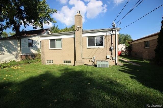 Piper Ave, Eastpointe, MI 48021