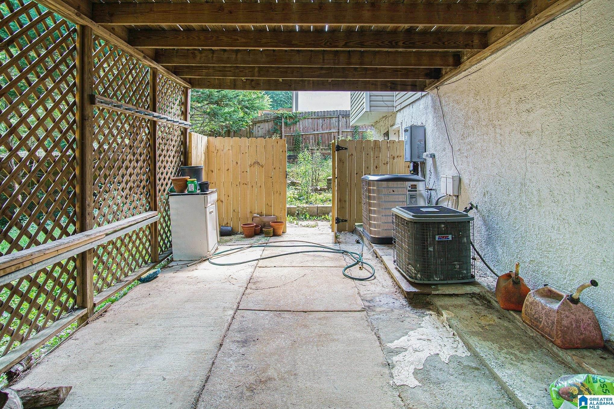 Farrington Wood Dr, Vestavia, AL 35243