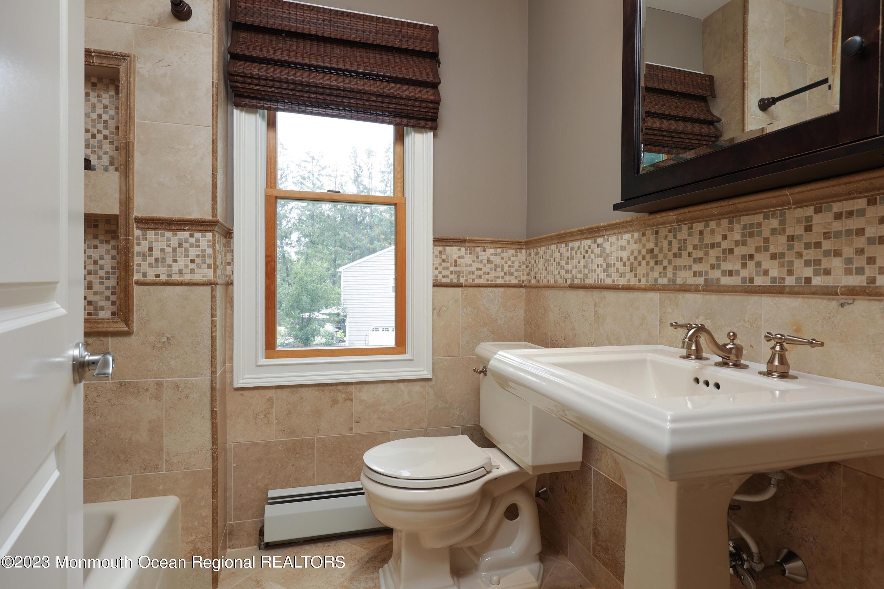 Ballantine Rd, Middletown, NJ 07748