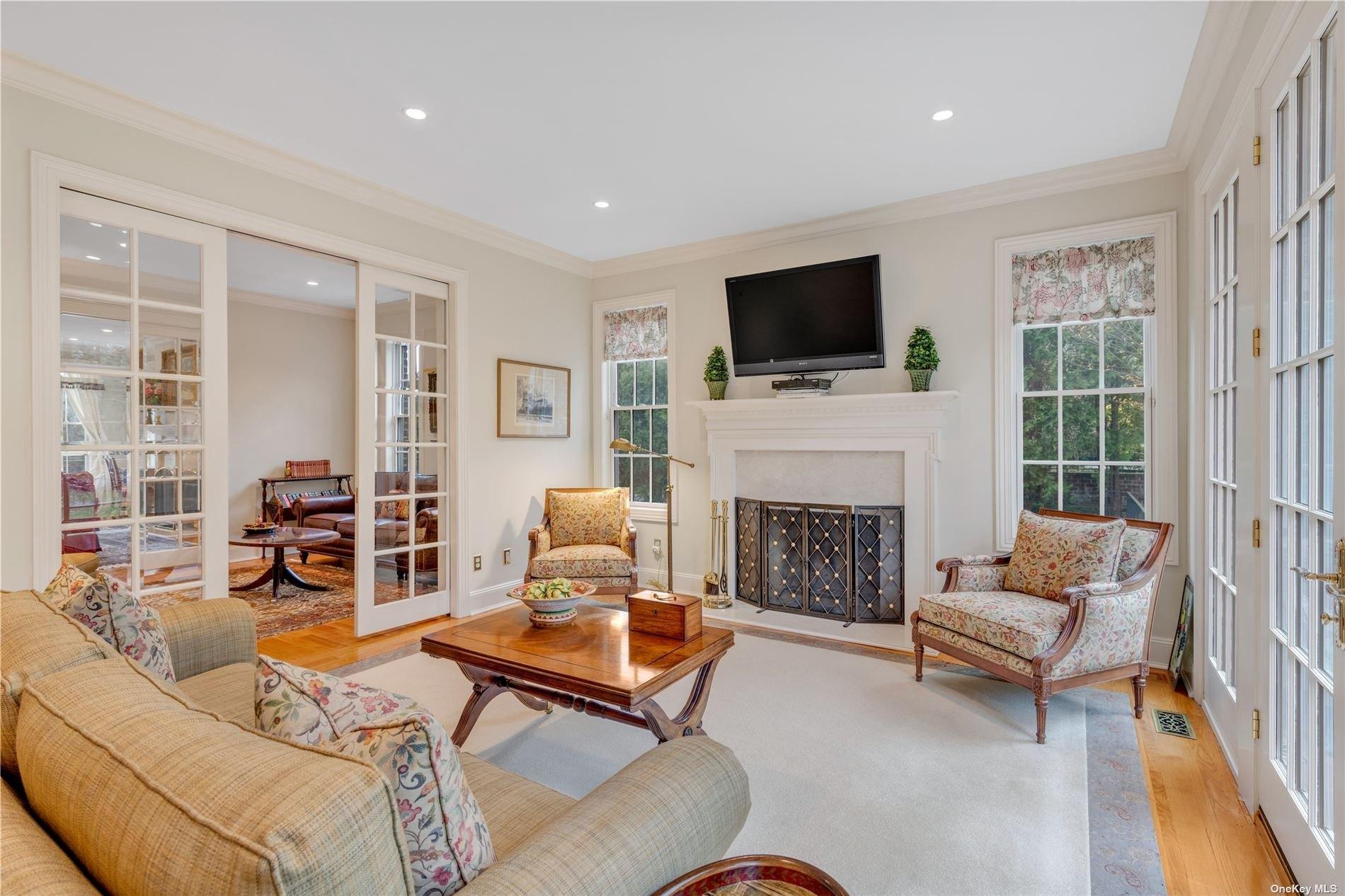 Plandome Rd, Manhasset, NY 11030