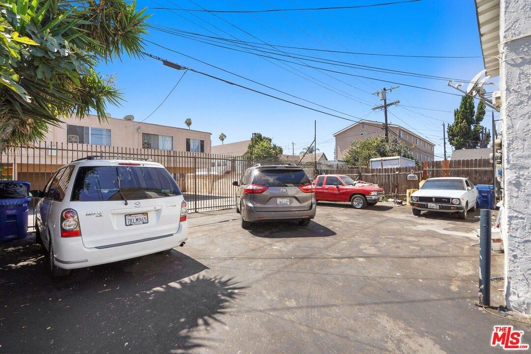 W 79th St, Los Angeles, CA 90044