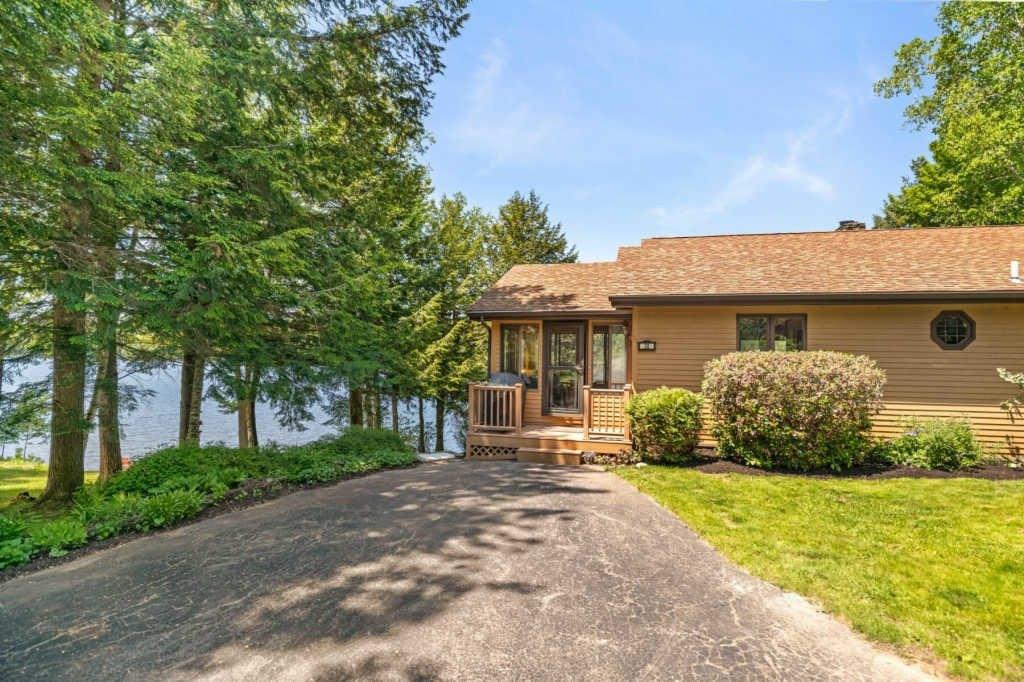 S Upper Narrows Ln, Winthrop, ME 04364