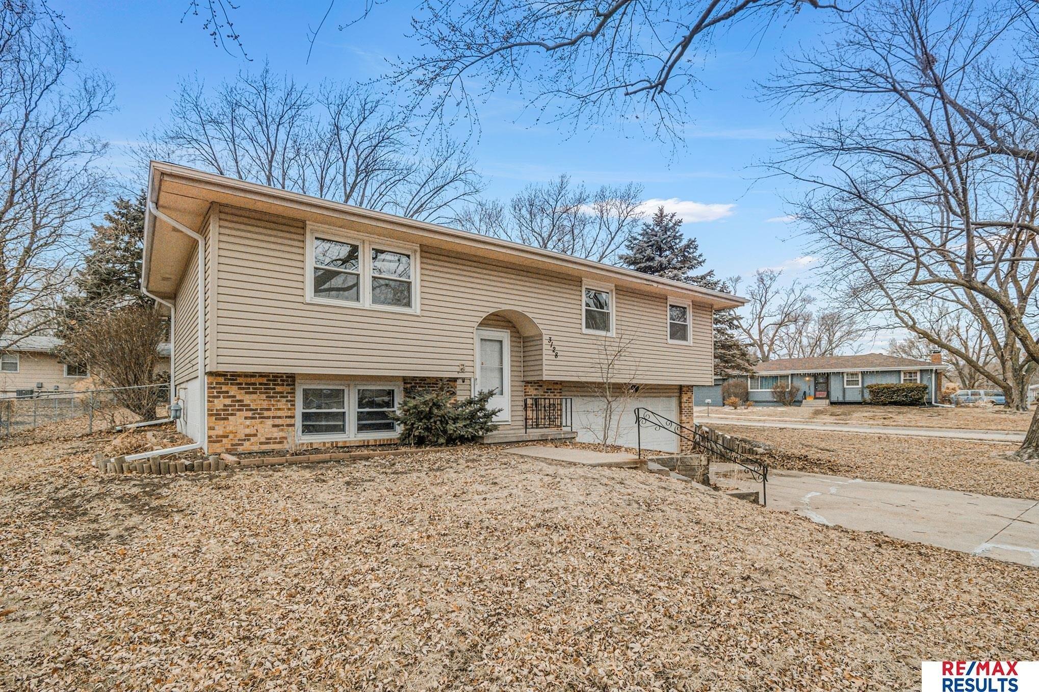 Cottonwood Ln, Omaha, NE 68134