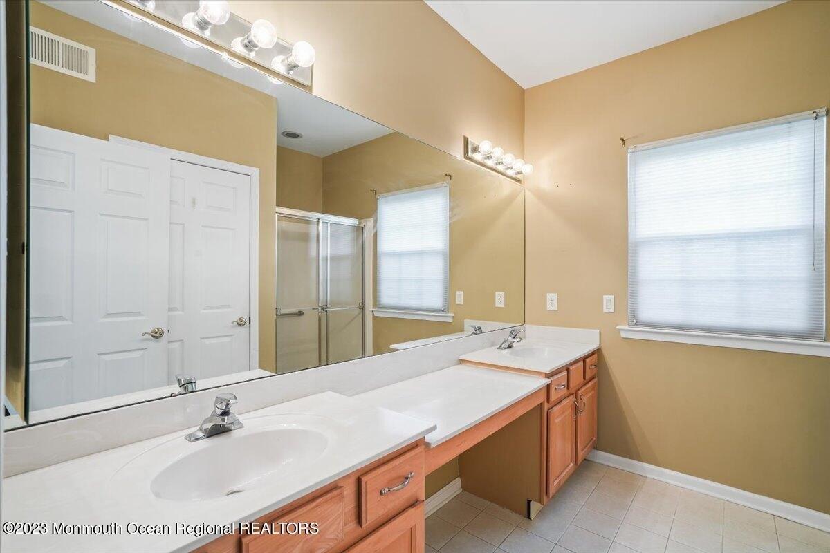 Isabella Dr, Manchester, NJ 08759