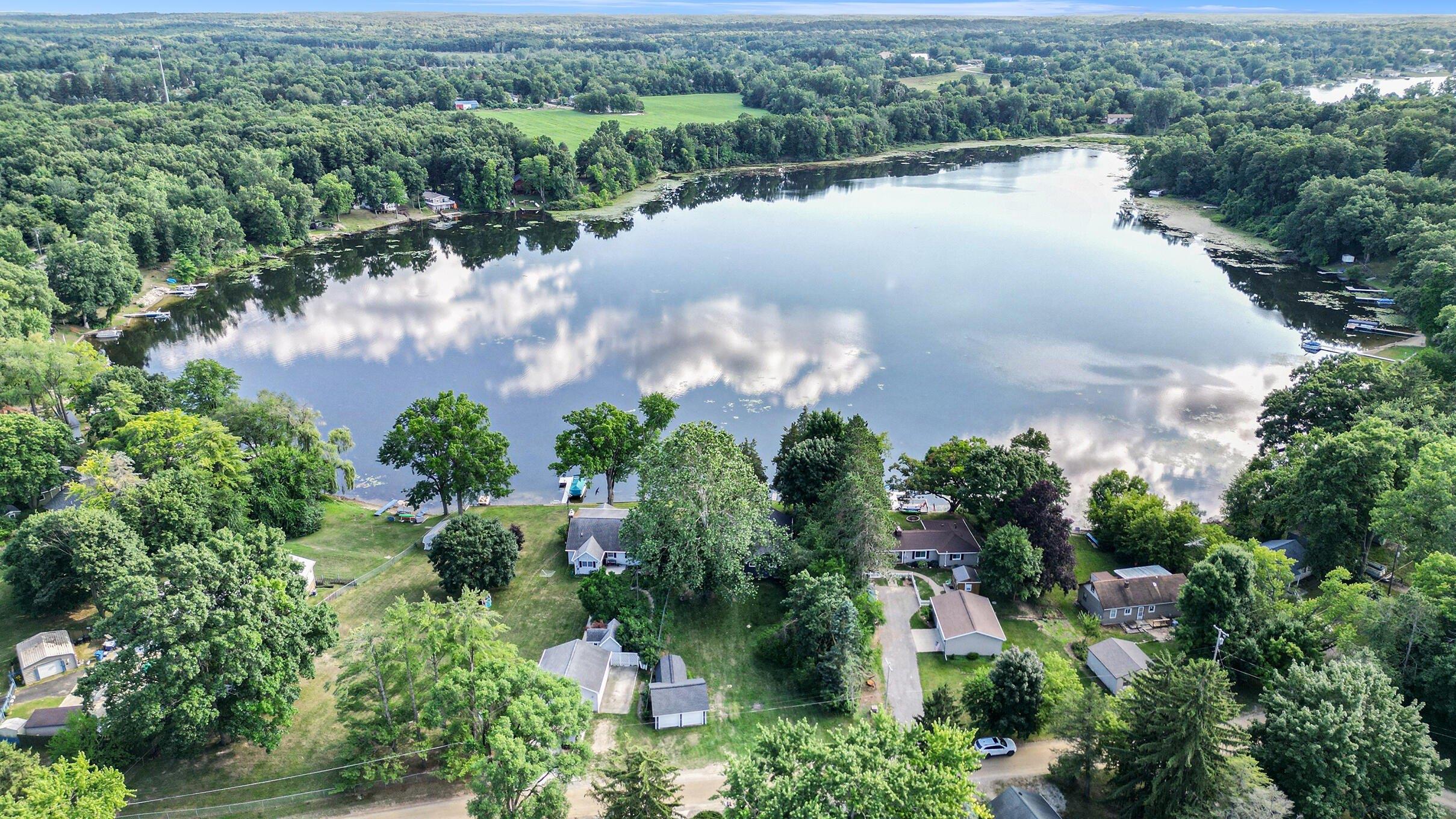 Crystal Lake Dr S, Cement City, MI 49233