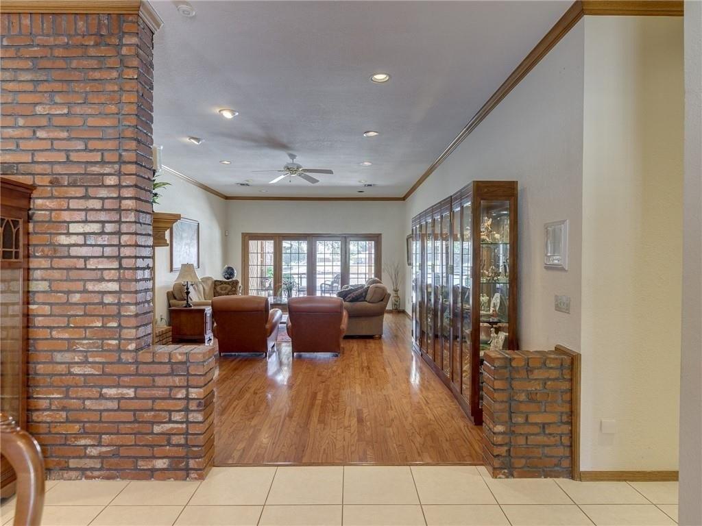 Mantle Dr, Oklahoma City, OK 73162