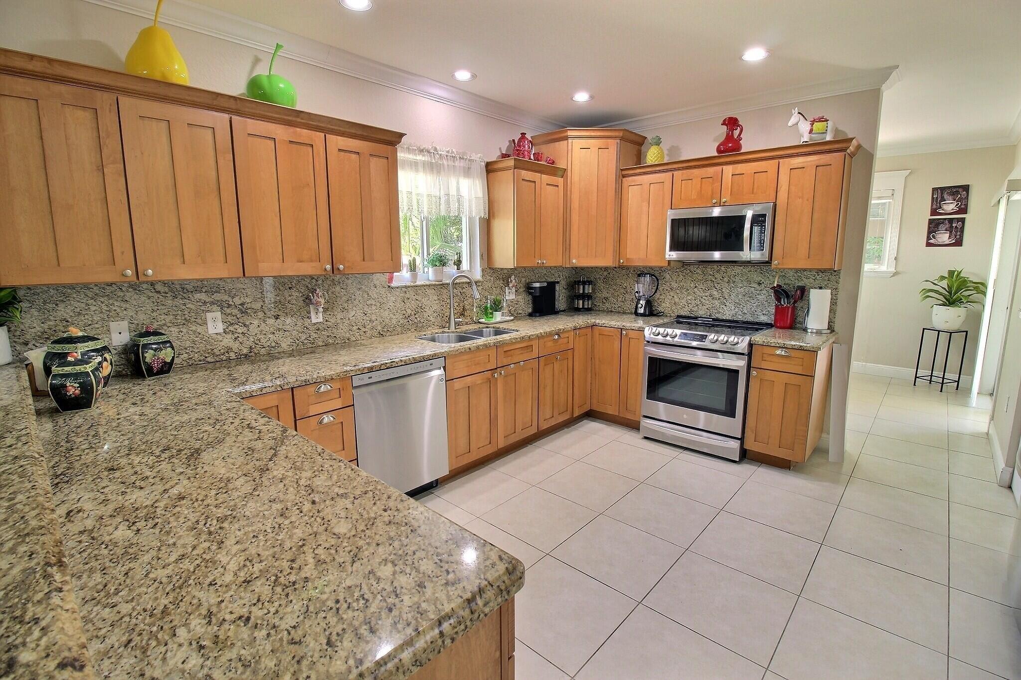 Rose Pl, Key Largo, FL 33037